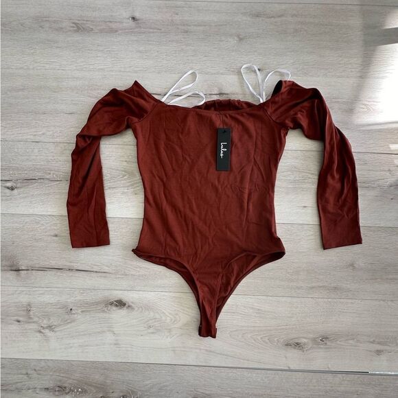Lulus Easy Stunner Off-the-Shoulder Long Sleeve Bodysuit Cognac L NWT IN PKG - Picture 6 of 9
